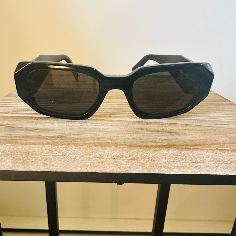 Black Rectangular Sunglasses - image 1